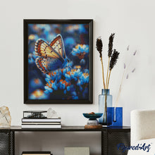 Laden Sie das Bild in den Galerie-Viewer, Diamond Painting - Schmetterling und blaue Blumen