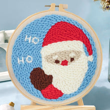 Laden Sie das Bild in den Galerie-Viewer, Punch Needle set Santa