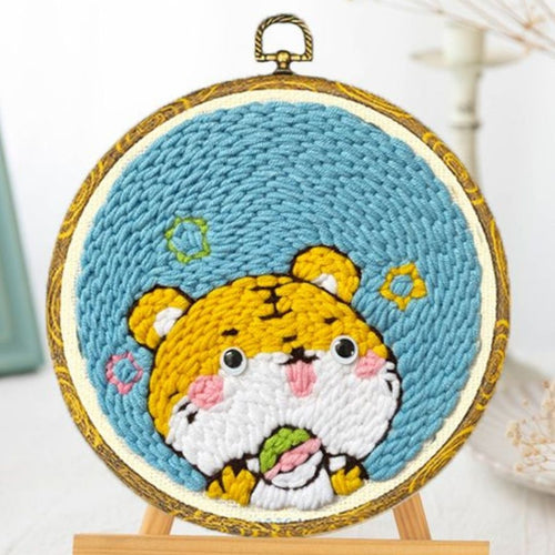 Punch Needle set Kleiner Tiger mit einer Sushi-Rolle