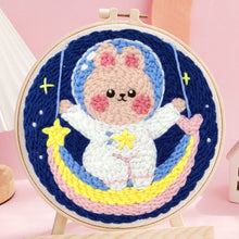 Laden Sie das Bild in den Galerie-Viewer, Punch Needle set Kosmonaut Hase und Regenbogen