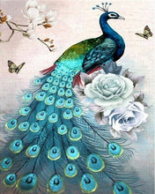 Laden Sie das Bild in den Galerie-Viewer, Diamond Painting – Pfau und helle Farben